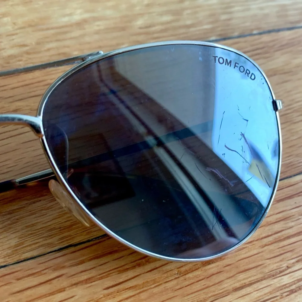 Tom Ford Aviator Sunglasses with Gucci Case - Picture 3 of 13